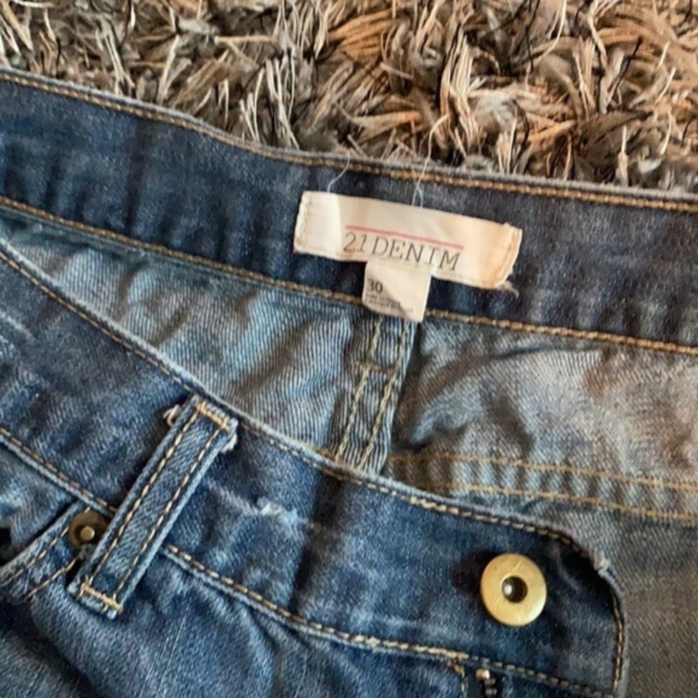 Forever 21 denim shorts size 30. - Picture 3 of 3